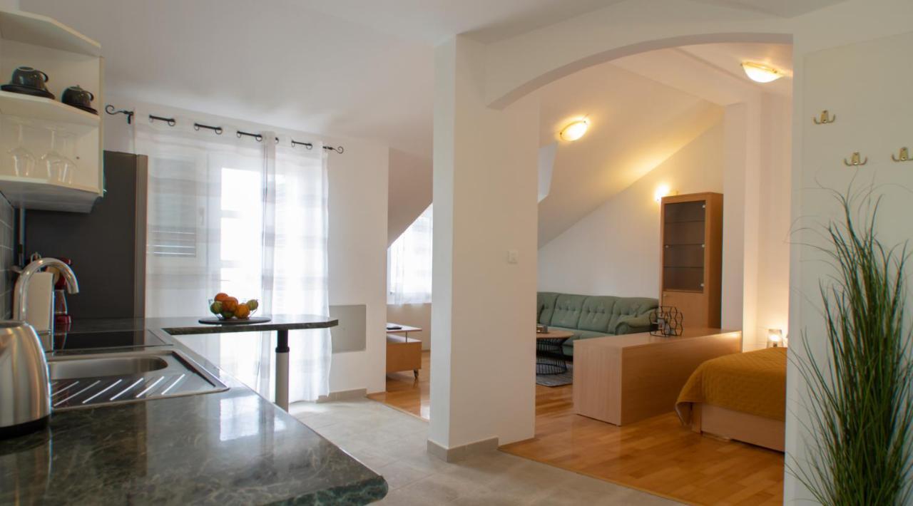 Mozart Apartments บาชกาโวดา ภายนอก รูปภาพ
