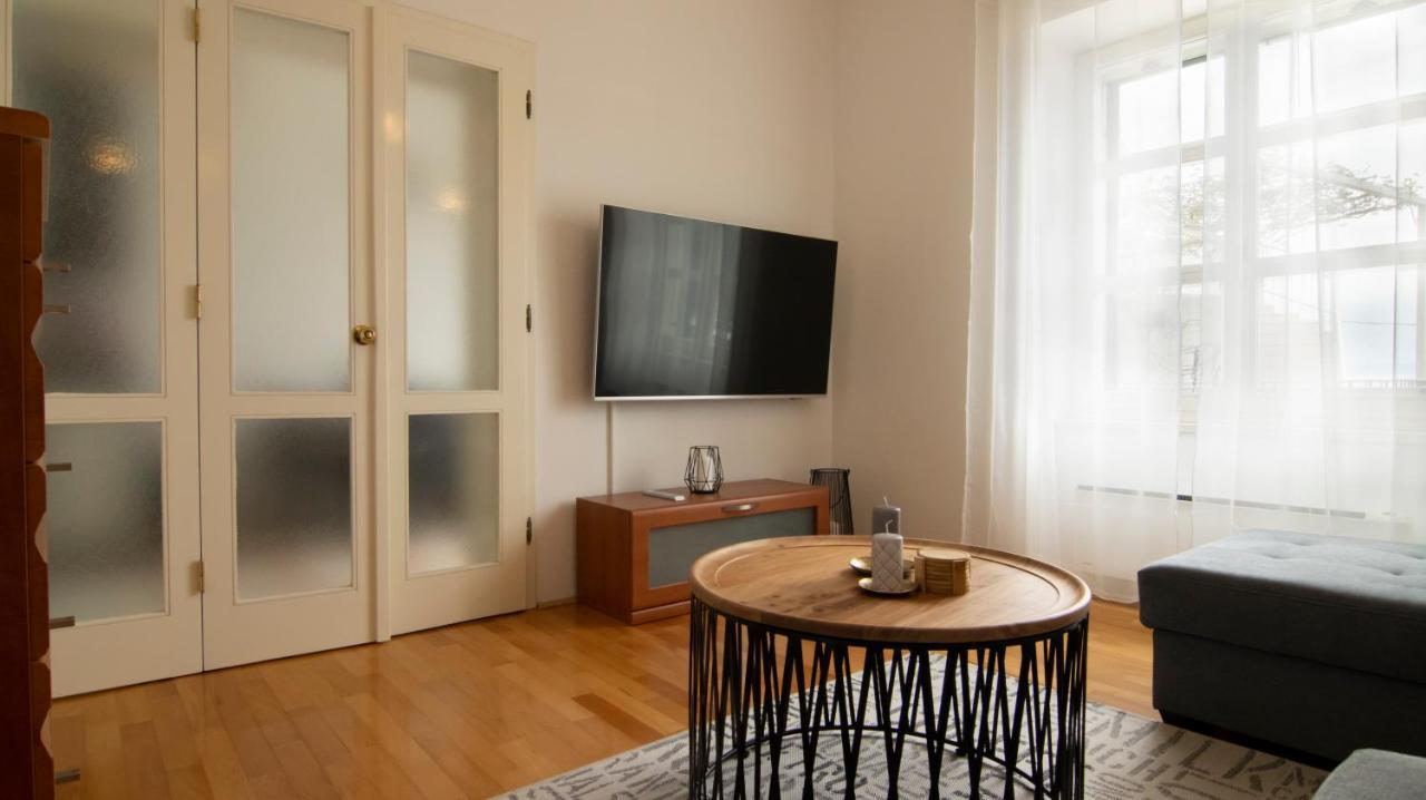 Mozart Apartments บาชกาโวดา ภายนอก รูปภาพ