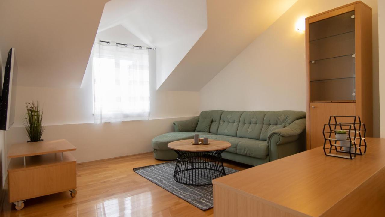 Mozart Apartments บาชกาโวดา ภายนอก รูปภาพ
